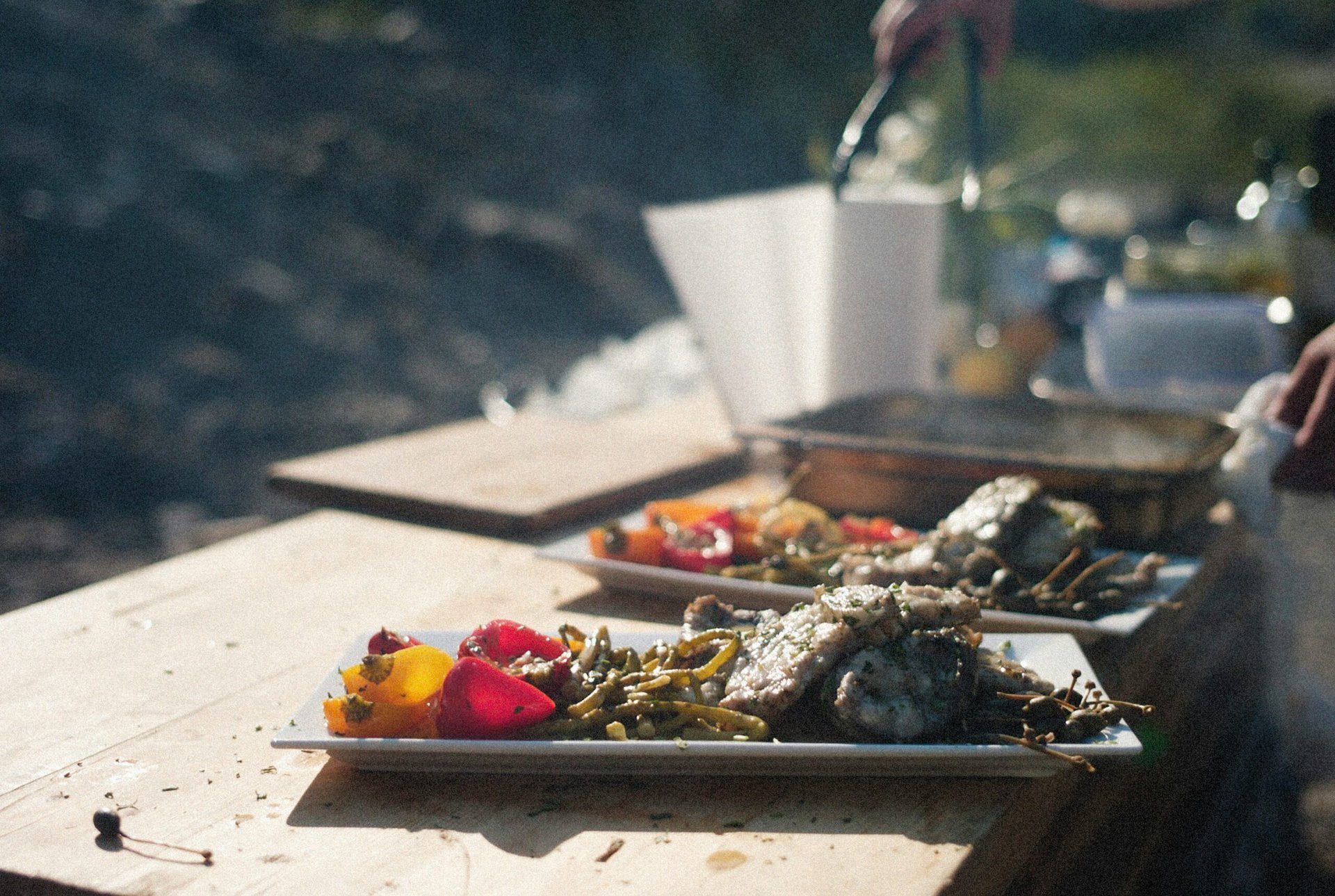 Die Kunst des Outdoor-Kochens: Essen im Freien genießen