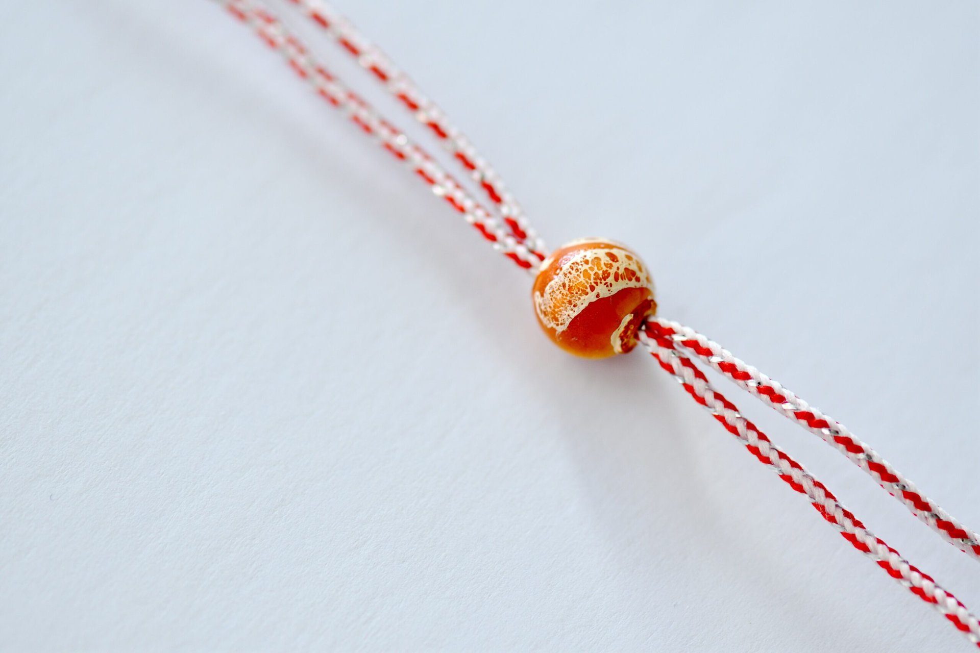 Die neuesten Trends: Armbänder mit Charms essen