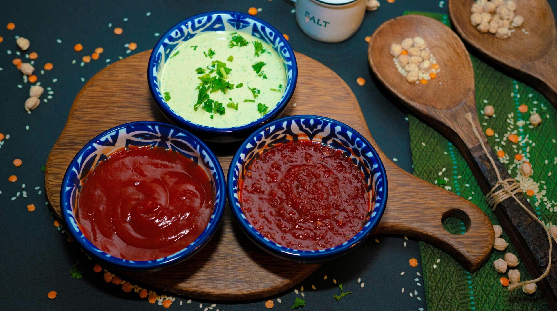 Köstliche Vielfalt: Saucen und Dressings Essen