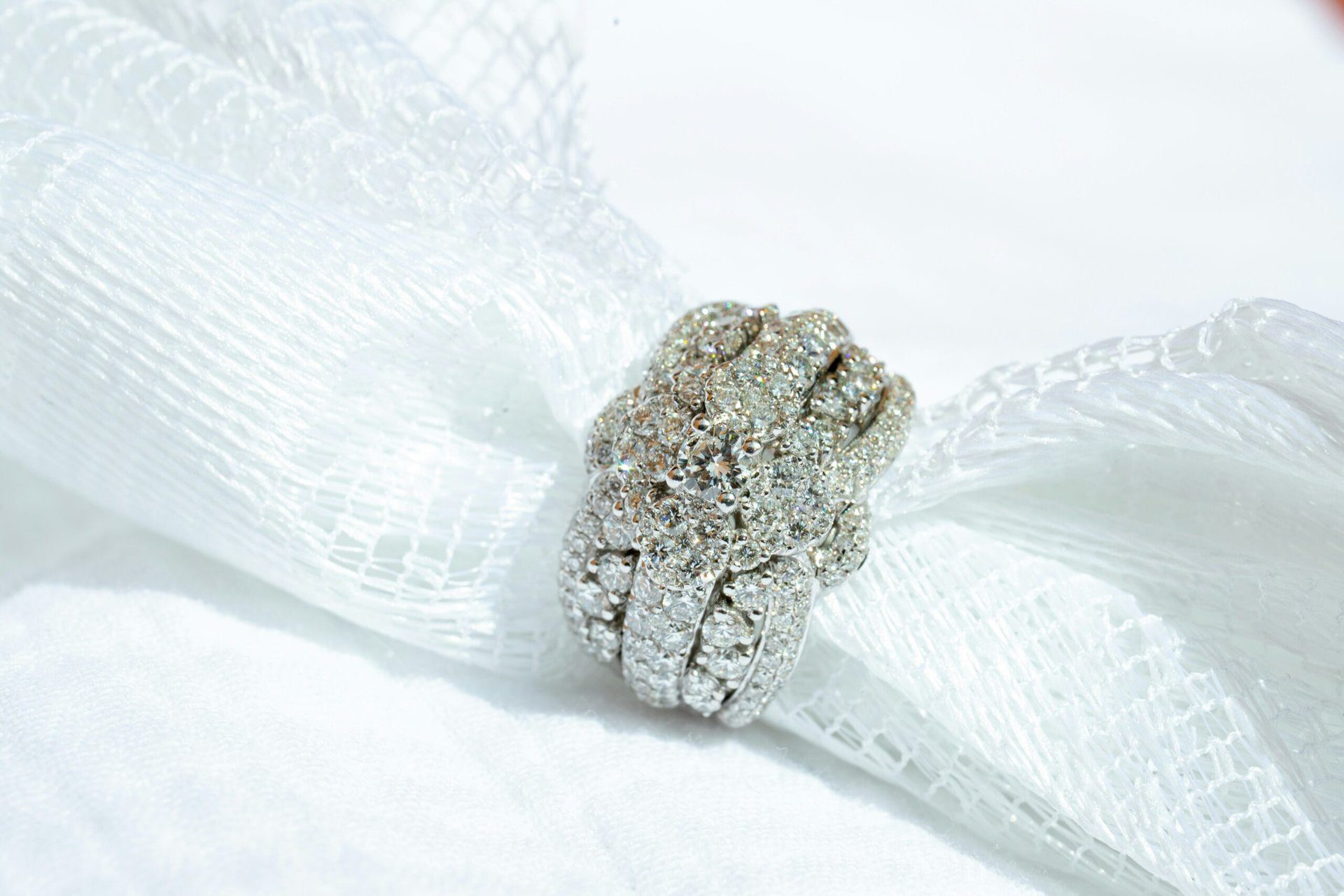 Ringe für besondere Anlässe: Elegantes Essen und stilvolle Feierlichkeiten