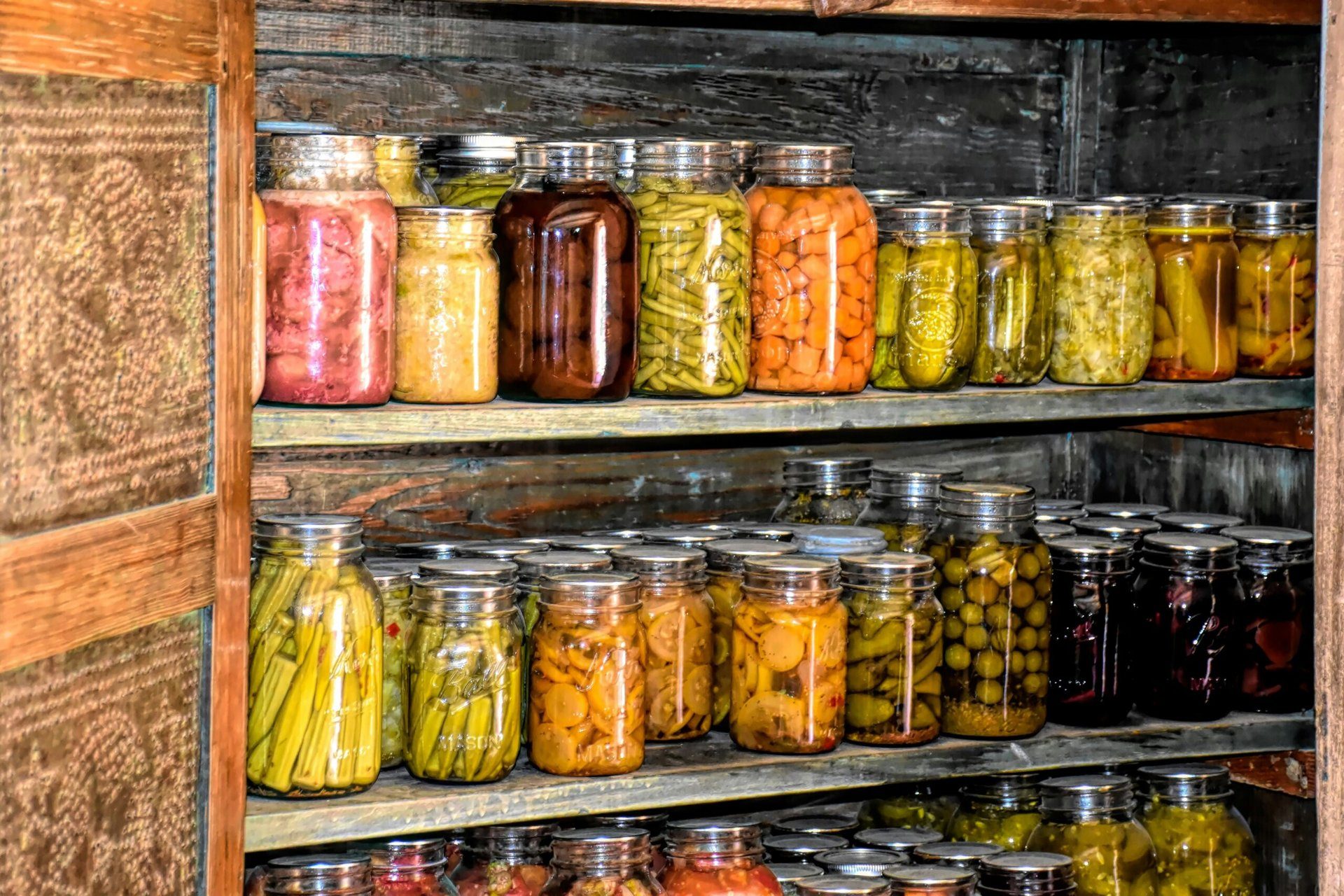 Wie man Lebensmittel sicher lagert: Essen richtig aufbewahren